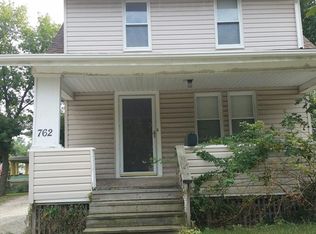 762 Lovers Ln, Akron, OH 44306