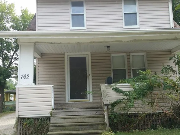 762 Lovers Ln, Akron, OH 44306