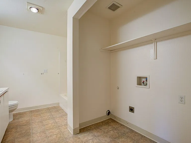 #294 FIELDSTONE APARTMENTS — Photo 36