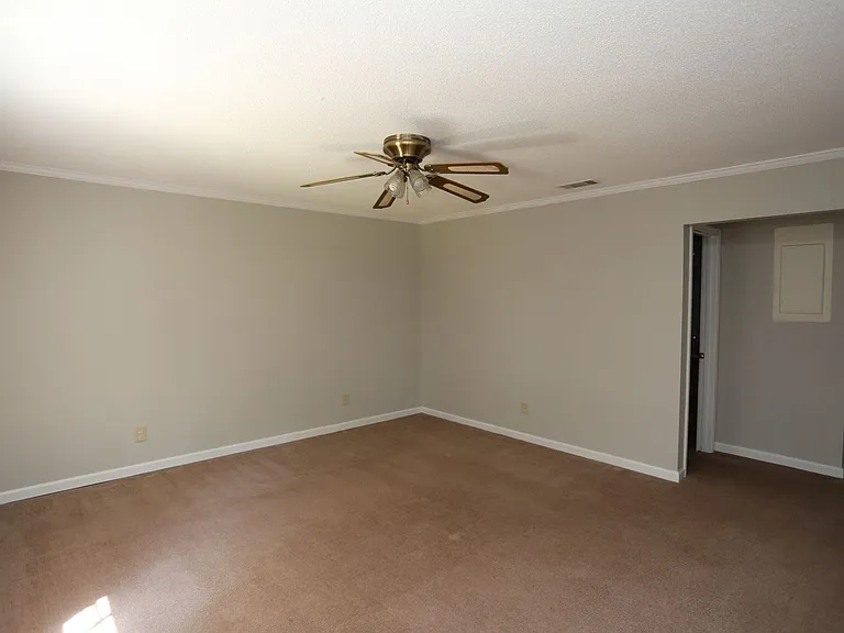226B Courtney Way — Photo 8