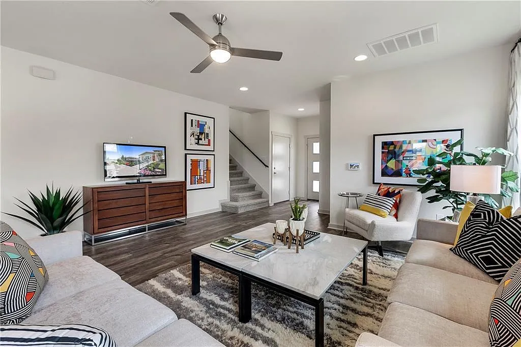 4 bed, 3.0 bath, 2322 sqft, $2,395 — Photo 2