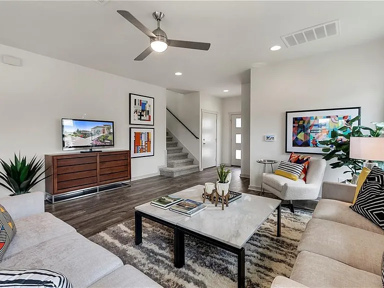 3009 Egan Dr — Photo 2