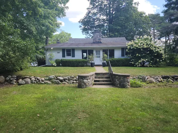 80 1/2 N Main St, Clarkston, MI 48346