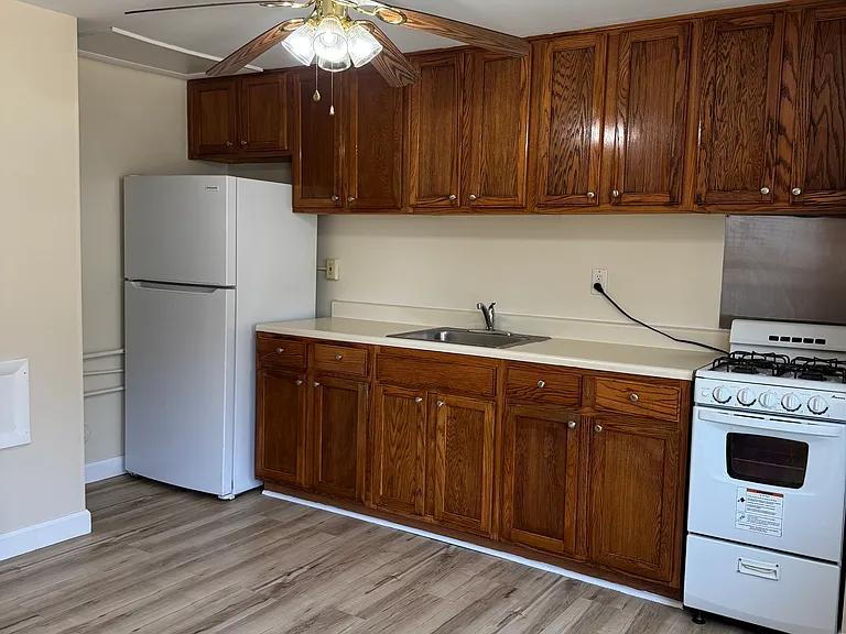 87 Carroll View Ave — Photo 2