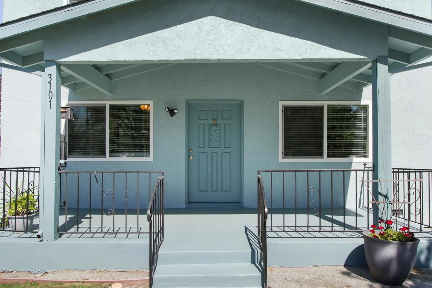 3101 T St photo 1