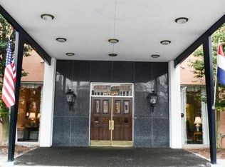 900 S Hanley Rd APT 1C, Saint Louis, MO 63105