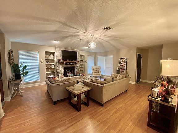 3rd image of 89 Melrose Dr