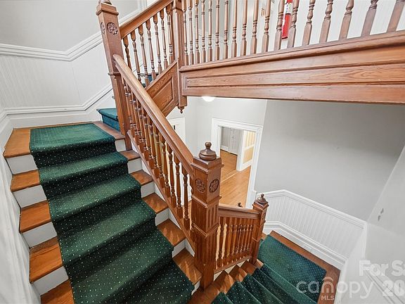 18th image of 121 5th Ave NE