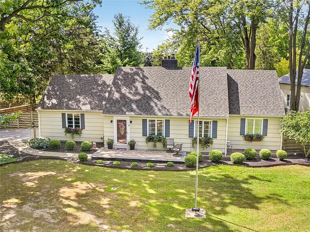 9 Oakwood Ln photo 1