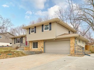 19919 Beverly Manor Ln, Council Bluffs, IA 51503