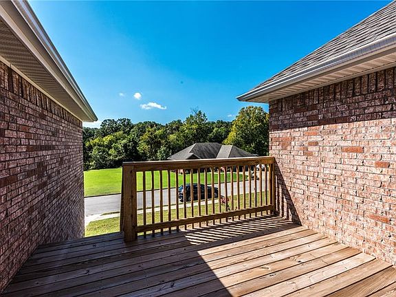 3rd image of 812 W Partridge Dr