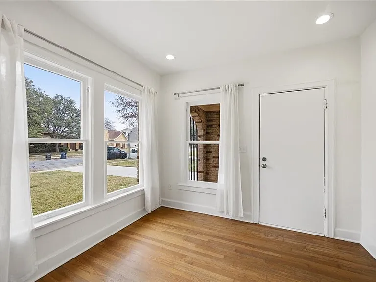 2118 Stanley Ave — Photo 9