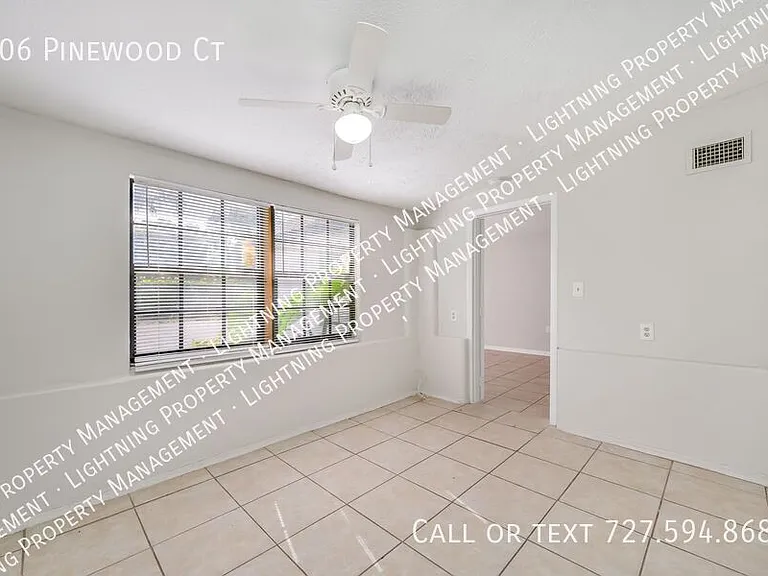 406 Pinewood Ct — Photo 4