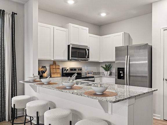4th image of 5990 Skylar Dr S