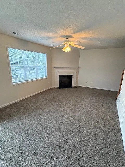 3 bed, 2.5 bath, 1453 sqft, $1,300 — Photo 3
