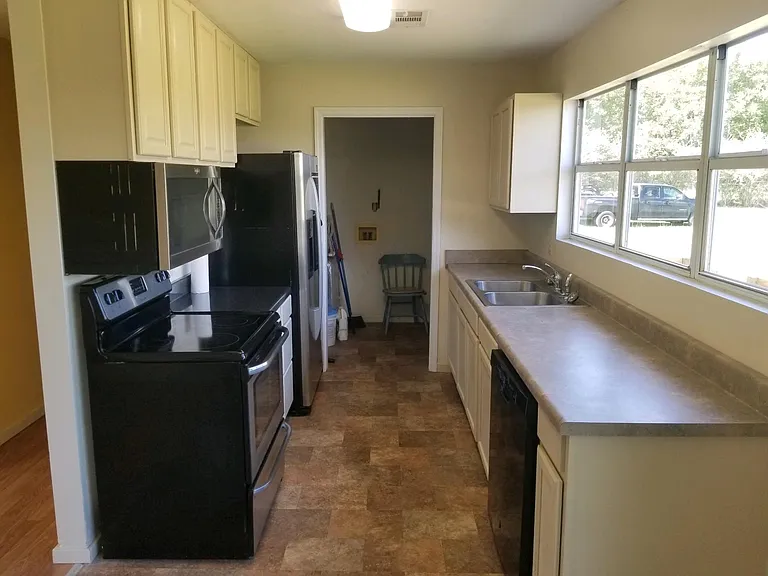 7046 N State Highway 123 — Photo 12