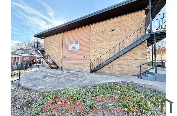 Photo 2 of 7 - 139 N Claybrook St #4 - Memphis, TN Building Photo - 139 N Claybrook St #4
