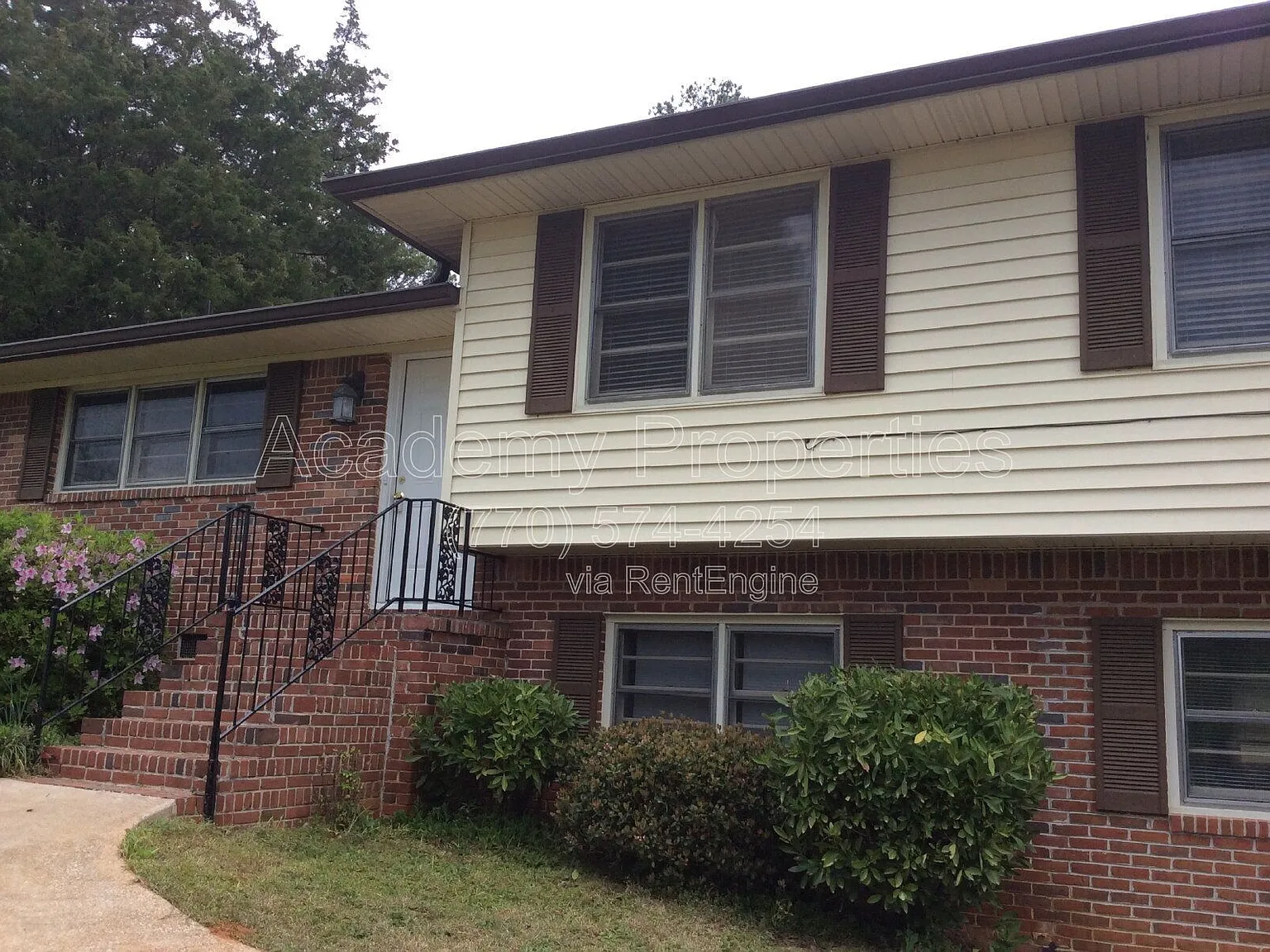 4 bed, 2.0 bath, 2164 sqft, $1,800 — Photo 2