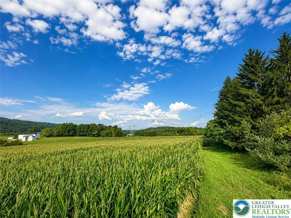 3016 Moyer Rd, Hellertown, PA 18055