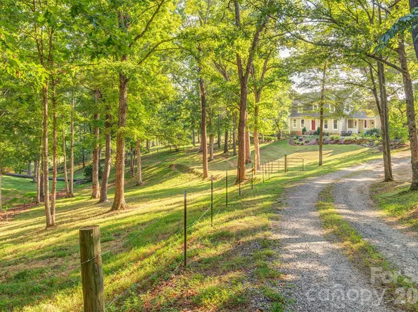 64 Greenridge Rd, Weaverville, NC 28787