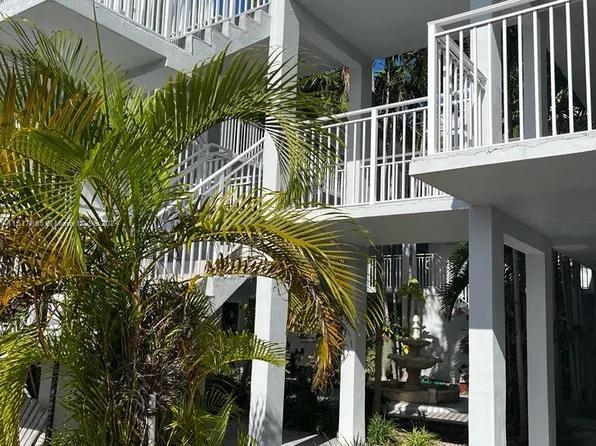 2430 NE 135th St APT 102, North Miami, FL 33181