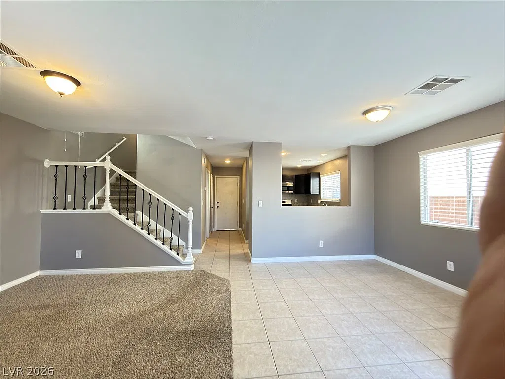 3 bed, 2.5 bath, 1389 sqft, $1,800 — Photo 4