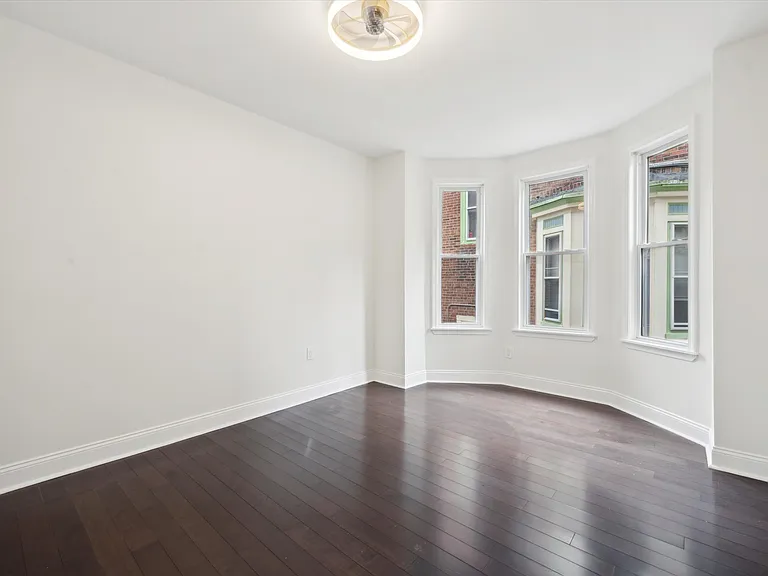 4911 Warrington Ave — Photo 14