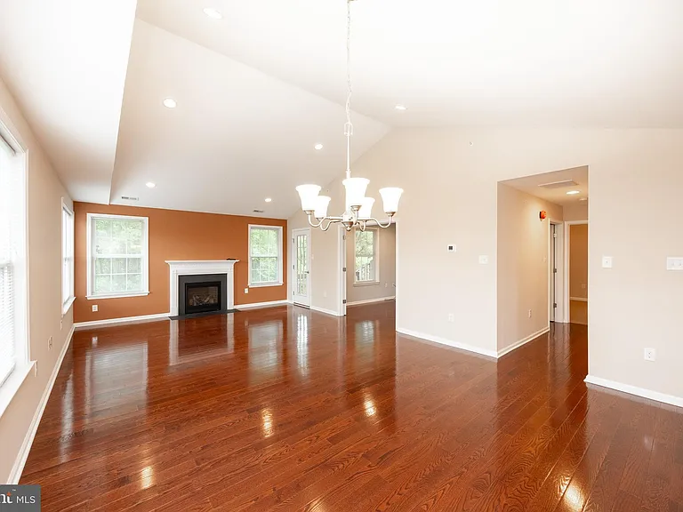 141 Stewarts Ct #307 — Photo 5