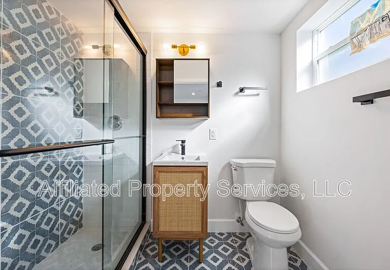 3012 Broadway #104 — Photo 2