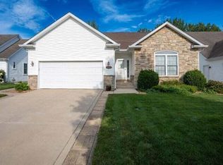 10435 Maine Dr, Crown Point, IN 46307