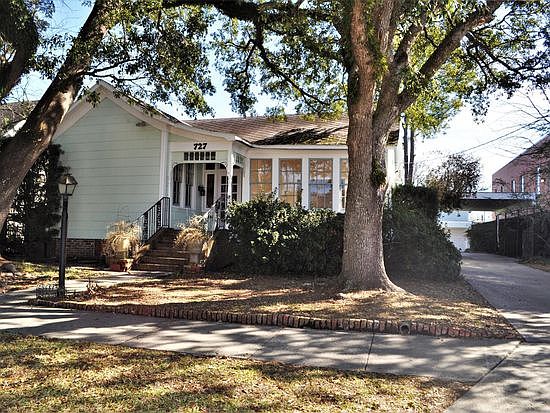 2nd image of 727 Moss St