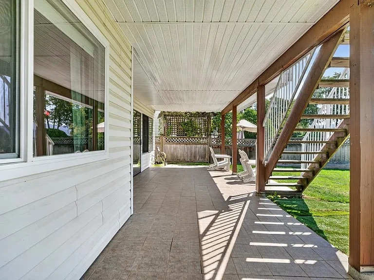 2929 Dollarton Hwy — Photo 17