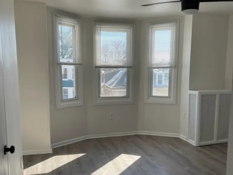 35 W Logan St #3 — Photo 8