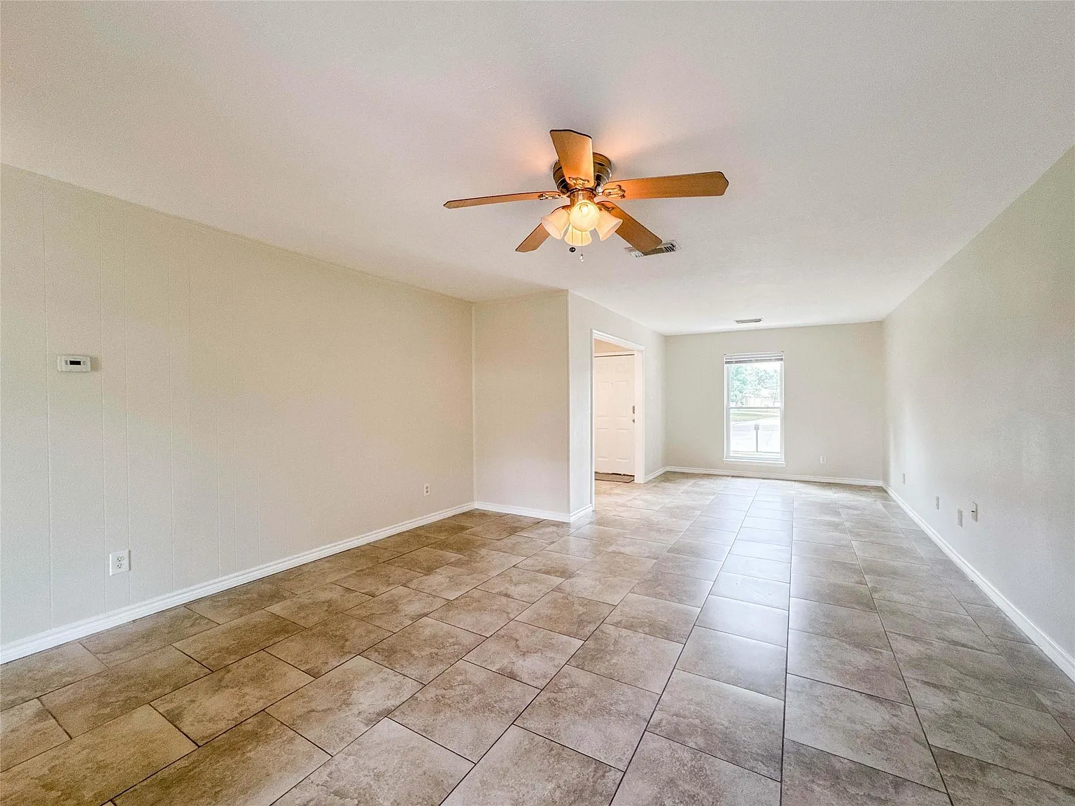 3 bed, 2.0 bath, 1279 sqft, $2,200 — Photo 2