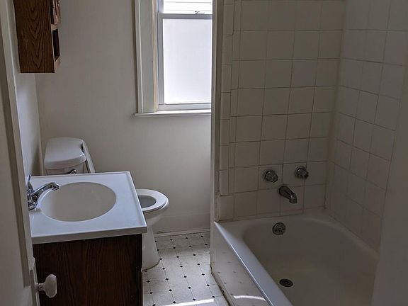 4th image of 1324 Wayburn St