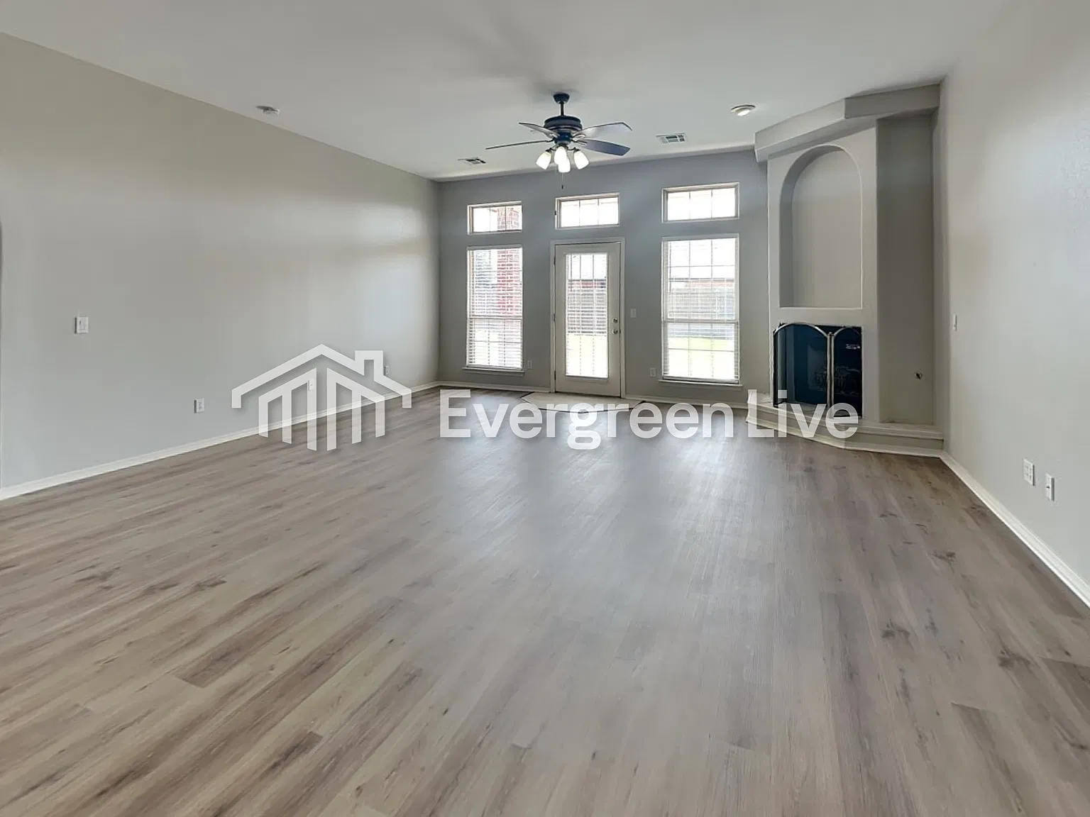 3 bed, 2.0 bath, 2222 sqft, $1,795 — Photo 2