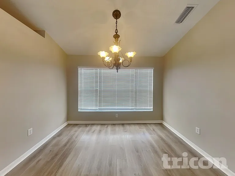 29250 Yarrow Dr — Photo 4