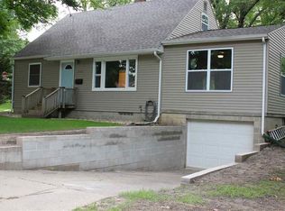 2006 Ashland Ave, Cedar Falls, IA 50613
