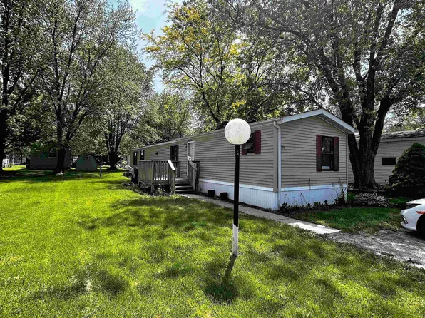 13191 Oak Lawn Ln, Poplar Grove, IL 61065