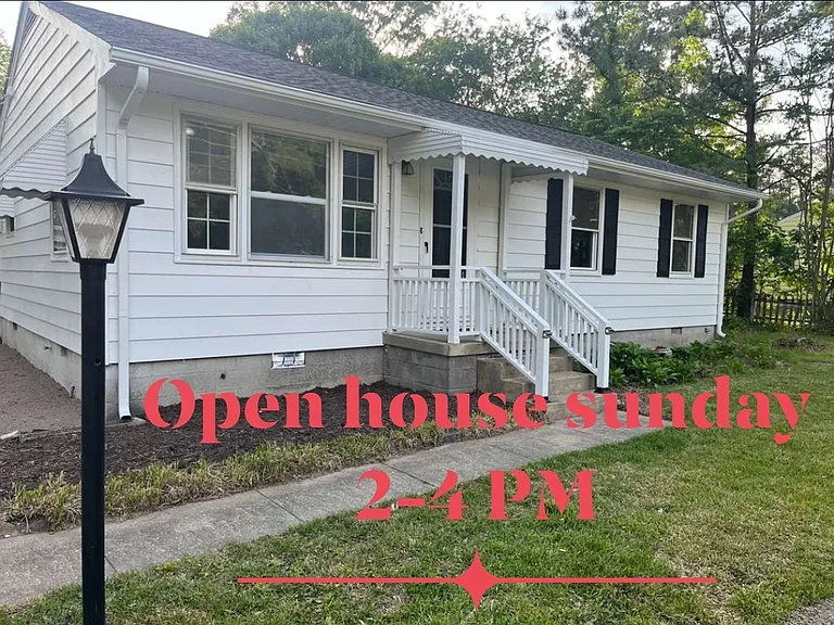 15704 Meridian Ave — Photo 1