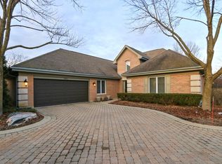 365 Rivershire Ct, Lincolnshire, IL 60069