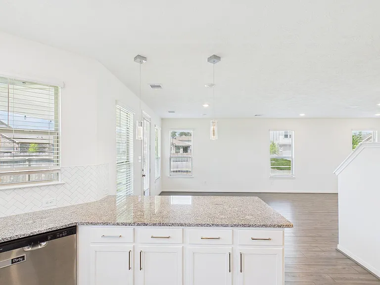 15643 Fellswood Dr — Photo 11