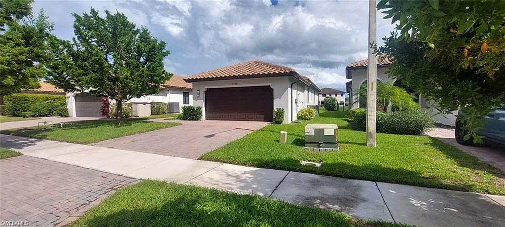 2 bed, 2.5 bath, 1867 sqft, $2,400 — Photo 3