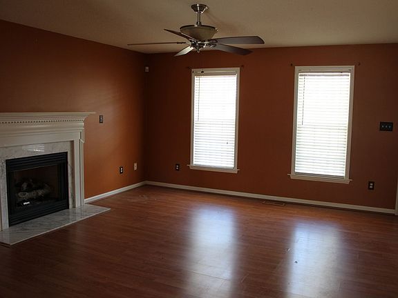 Living Room w/fireplace