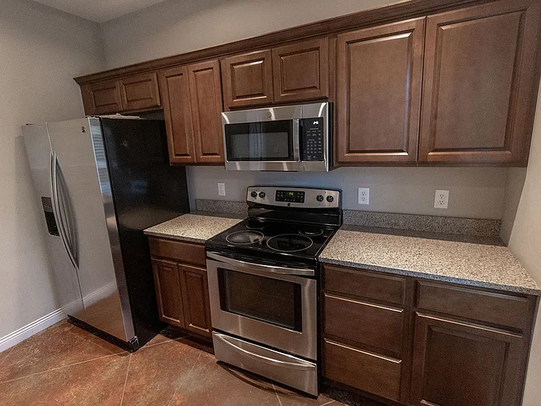 1413 Paris Rd — Photo 9