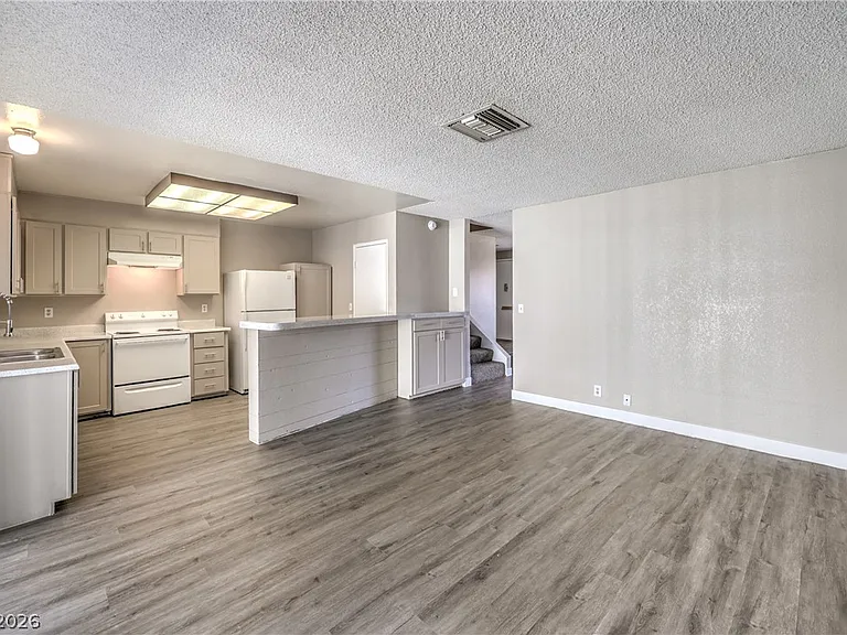 2426 Paradise Village Way #2426 — Photo 6