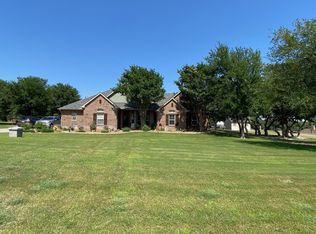 104 Charcoal Bluff Ct, Azle, TX 76020