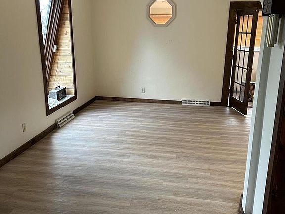 5th image of 419 Hayes AVENUE