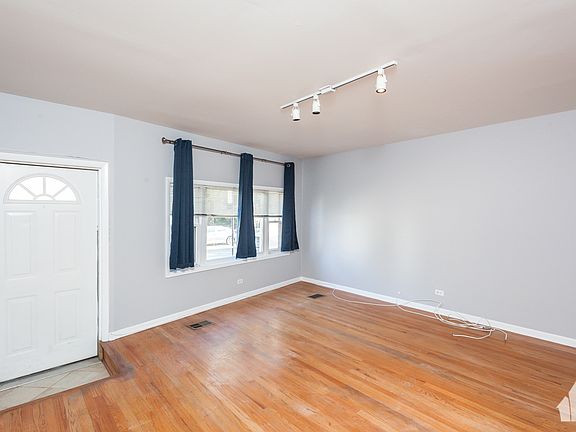 4th image of 3256 N Southport Ave Unit 1