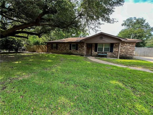 1031 Martha Alleyn Dr, Saraland, AL 36571